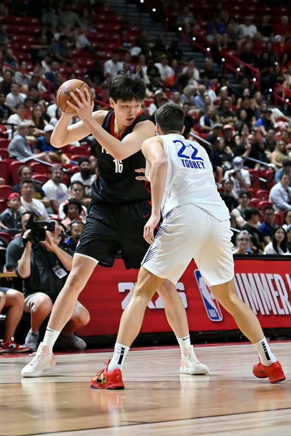 杠杆配资网 首秀出色！杨瀚森助开拓者夏季联赛大胜勇士